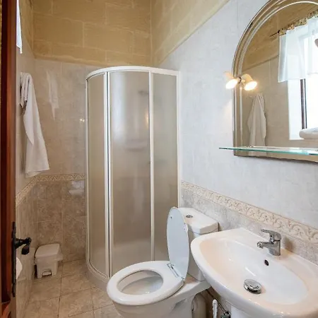 4 Bedroom With Large Private Pool Xewkija