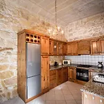 4 Bedroom With Large Private Pool *