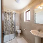 4 Bedroom With Large Private Pool *