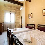 4 Bedroom With Large Private Pool Hébergement de vacances
