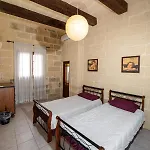 4 Bedroom With Large Private Pool Xewkija