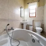 Hébergement de vacances 4 Bedroom With Large Private Pool *