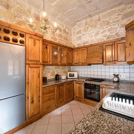 Holiday home 4 Bedroom With Large Private Pool *
