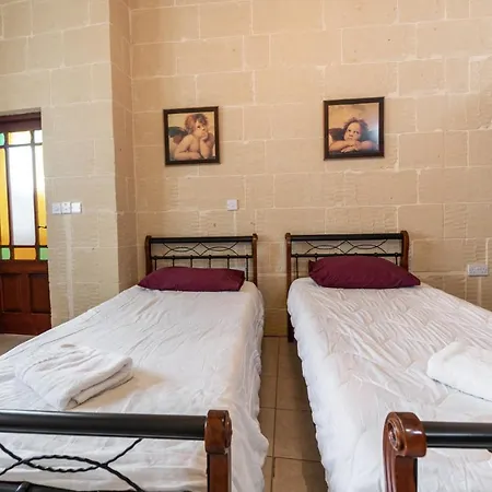 4 Bedroom With Large Private Pool Nyaraló *