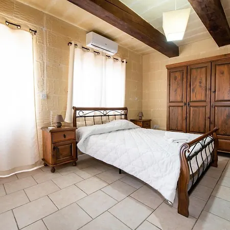 Holiday home 4 Bedroom With Large Private Pool *