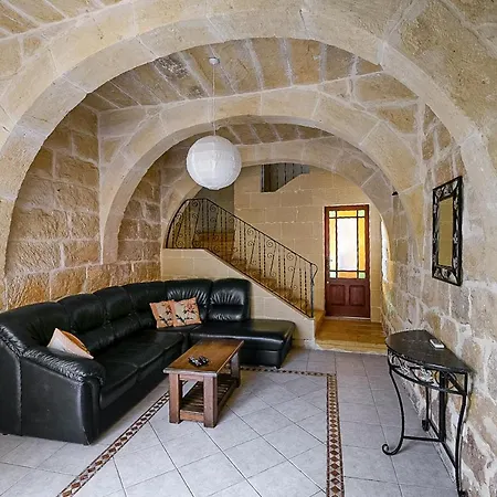 4 Bedroom With Large Private Pool Holiday home Xewkija