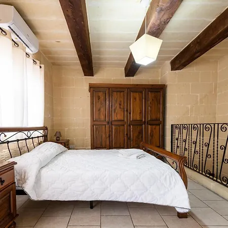 4 Bedroom With Large Private Pool * Xewkija