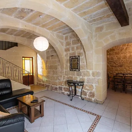 4 Bedroom With Large Private Pool * Xewkija