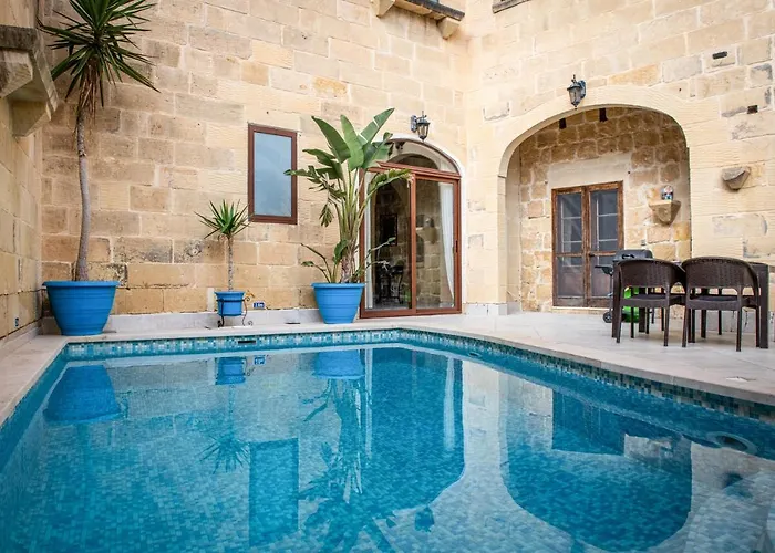 4 Bedroom With Large Private Pool Holiday home Xewkija