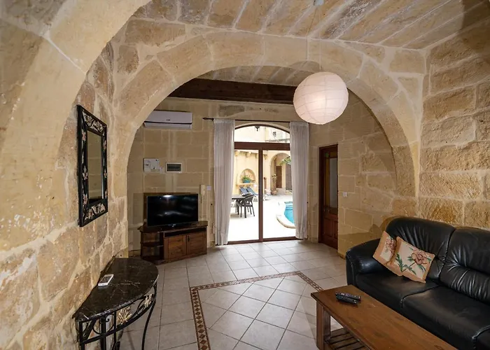 4 Bedroom With Large Private Pool Tatil Evi