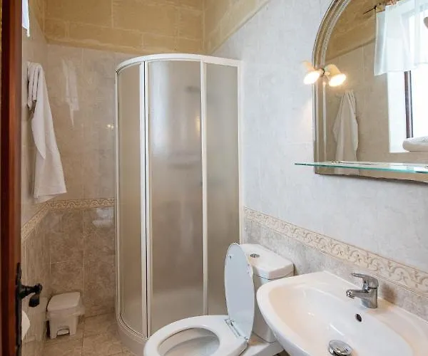 4 Bedroom With Large Private Pool Xewkija