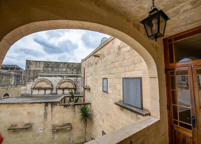 4 Bedroom With Large Private Pool Holiday home Xewkija