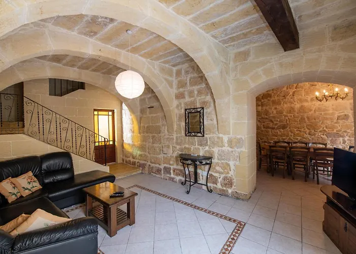 4 Bedroom With Large Private Pool * Xewkija